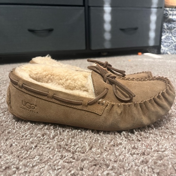 Ugg Dakota Chestnut Moccasins - Picture 4 of 7